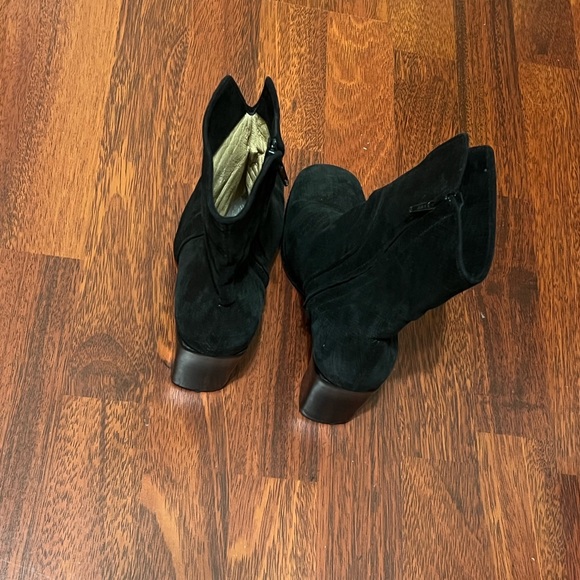 SIDE ZIPPERED BLACK ANKLE SHORT BOOT - Picture 2 of 6